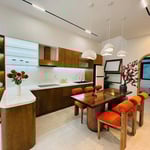 Miete eines 3-stöckigen Hauses in Strandnähe im Stadtteil Hoa Minh, Da Nang, Vietnam